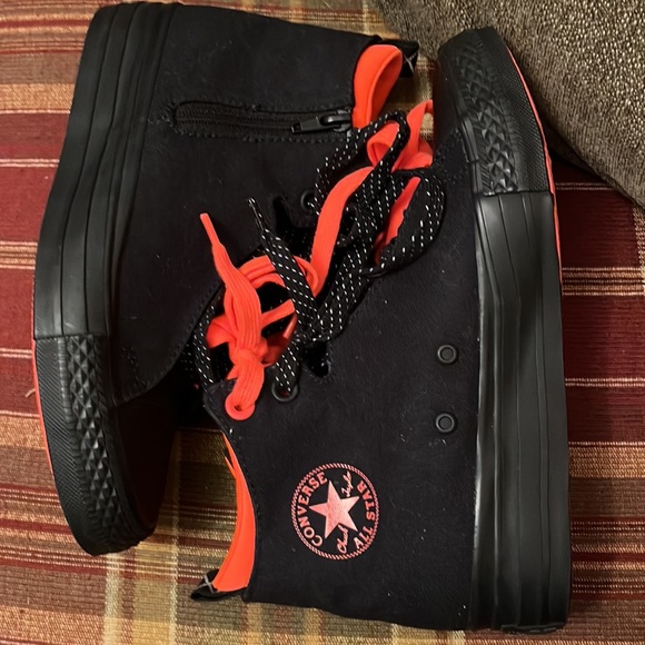 Converse with Lunarion - Picture 4 of 11